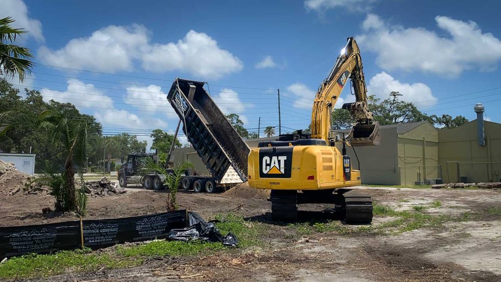 Media Luna clearwater commercial demolition excavator dump truck